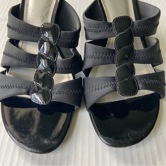 East Fifth easy wear black fabric and patent leather sandals SZ 8 - Picture 2 of 10
